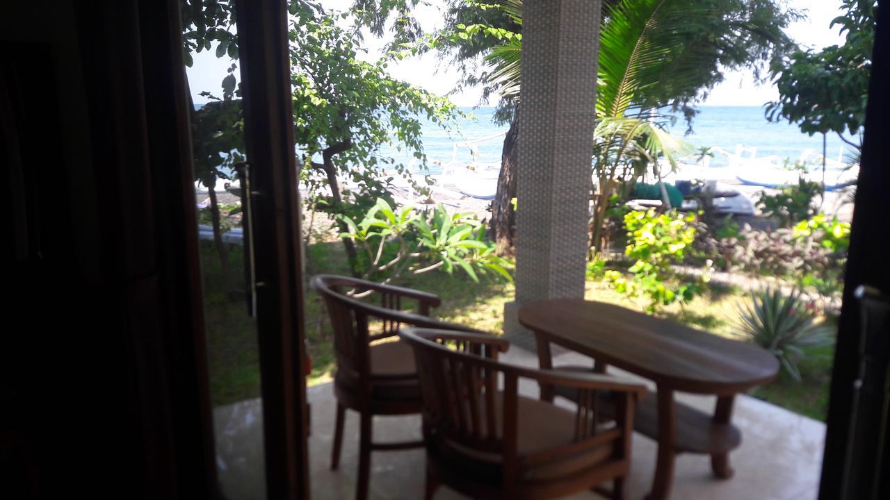 Warung Pantai Bungalows Αμέντ Εξωτερικό φωτογραφία