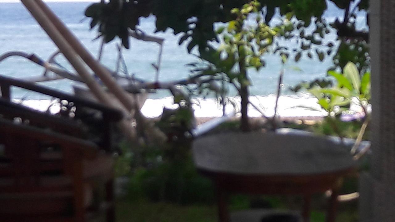Warung Pantai Bungalows Αμέντ Εξωτερικό φωτογραφία
